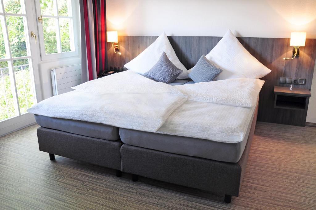 Hotel Krone Ueberlingen Am Ried ซิงเงน ภายนอก รูปภาพ