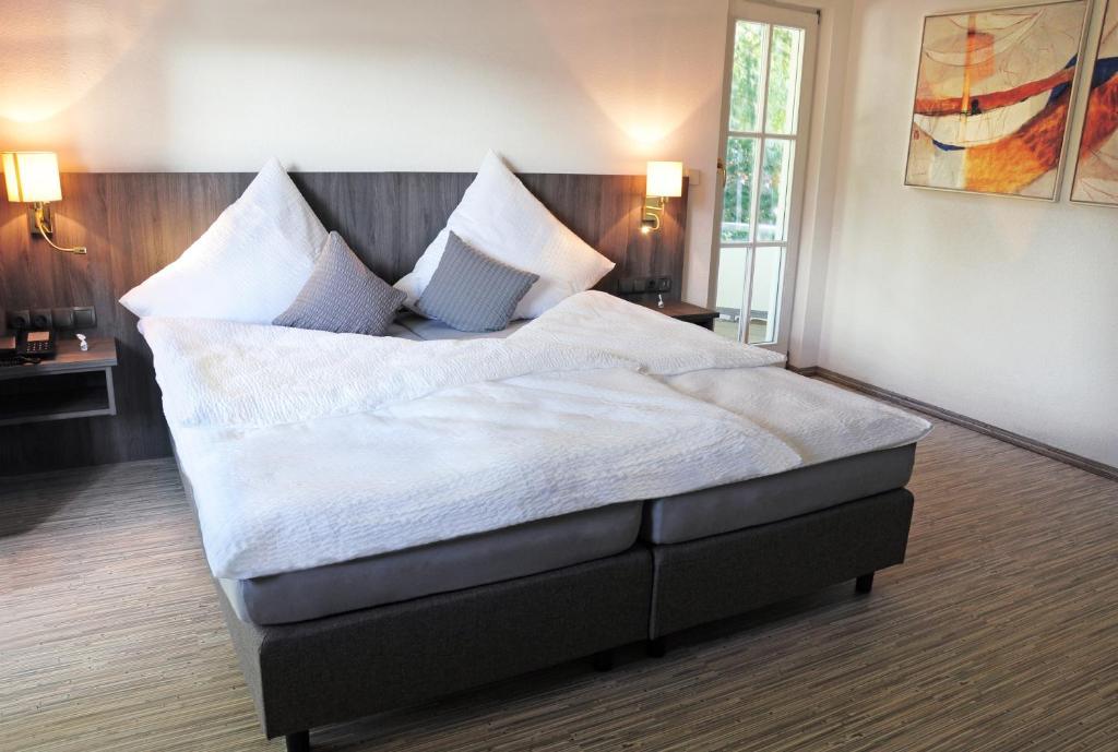 Hotel Krone Ueberlingen Am Ried ซิงเงน ภายนอก รูปภาพ